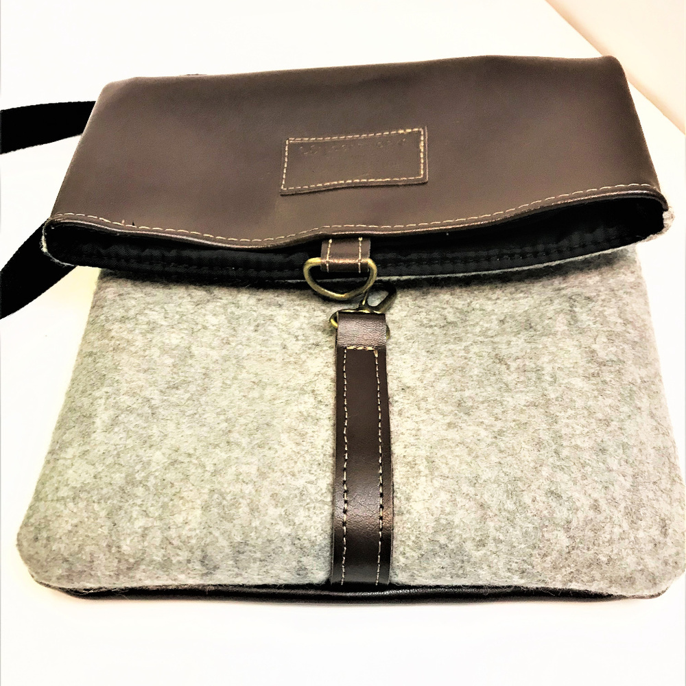Looptworks Felt Crossbody - Picture 2 of 7